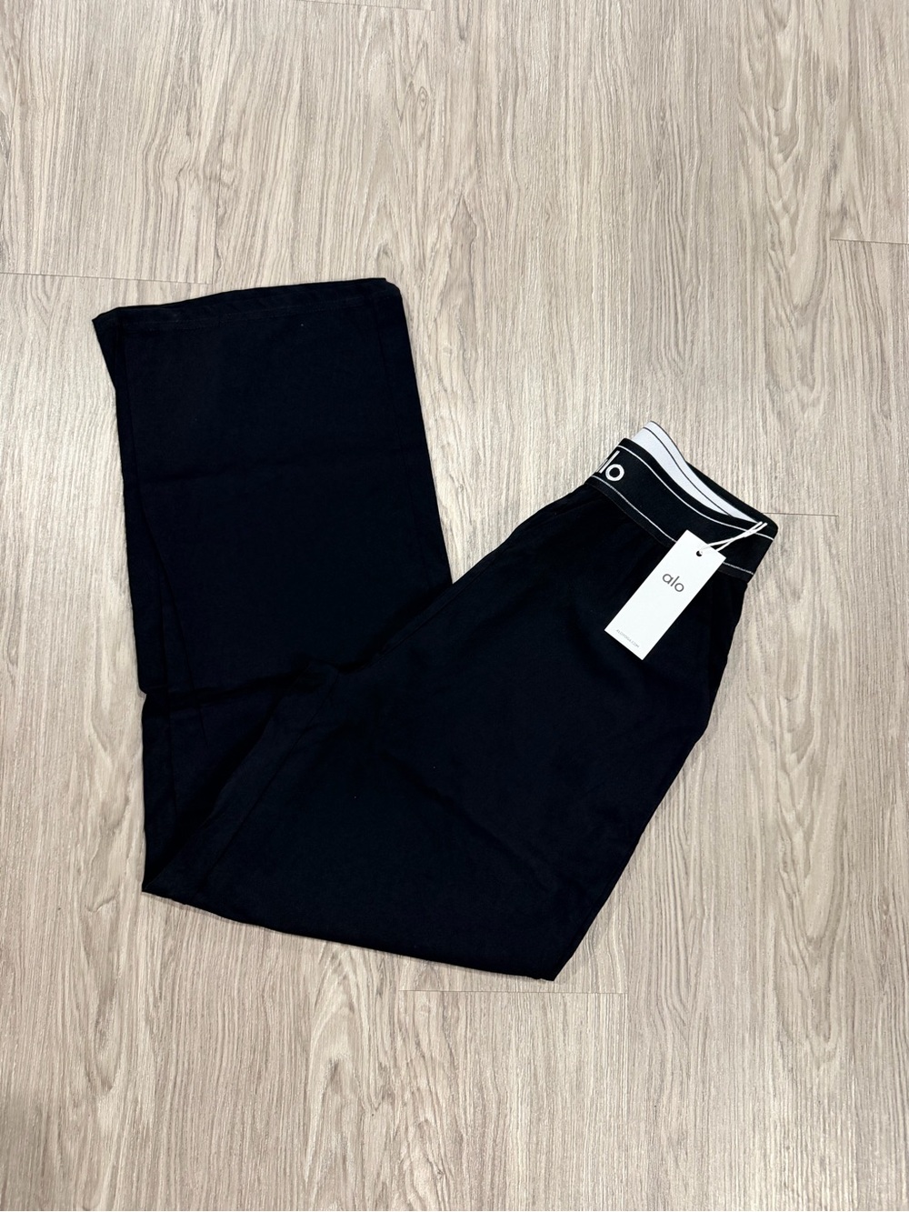 Alo Women Black Athletic Pants with Branded Waistband